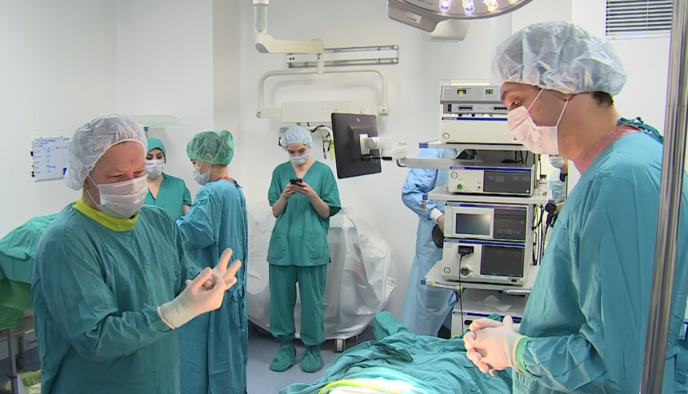 У казанских онкологов появились очки, позволяющие увидеть 3D-модель опухоли во время операции